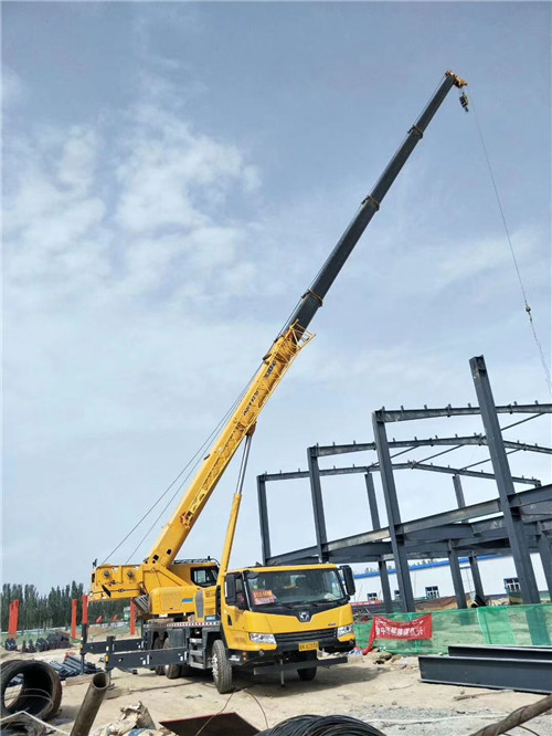 长宁区超高层建筑钢结构吊装案例